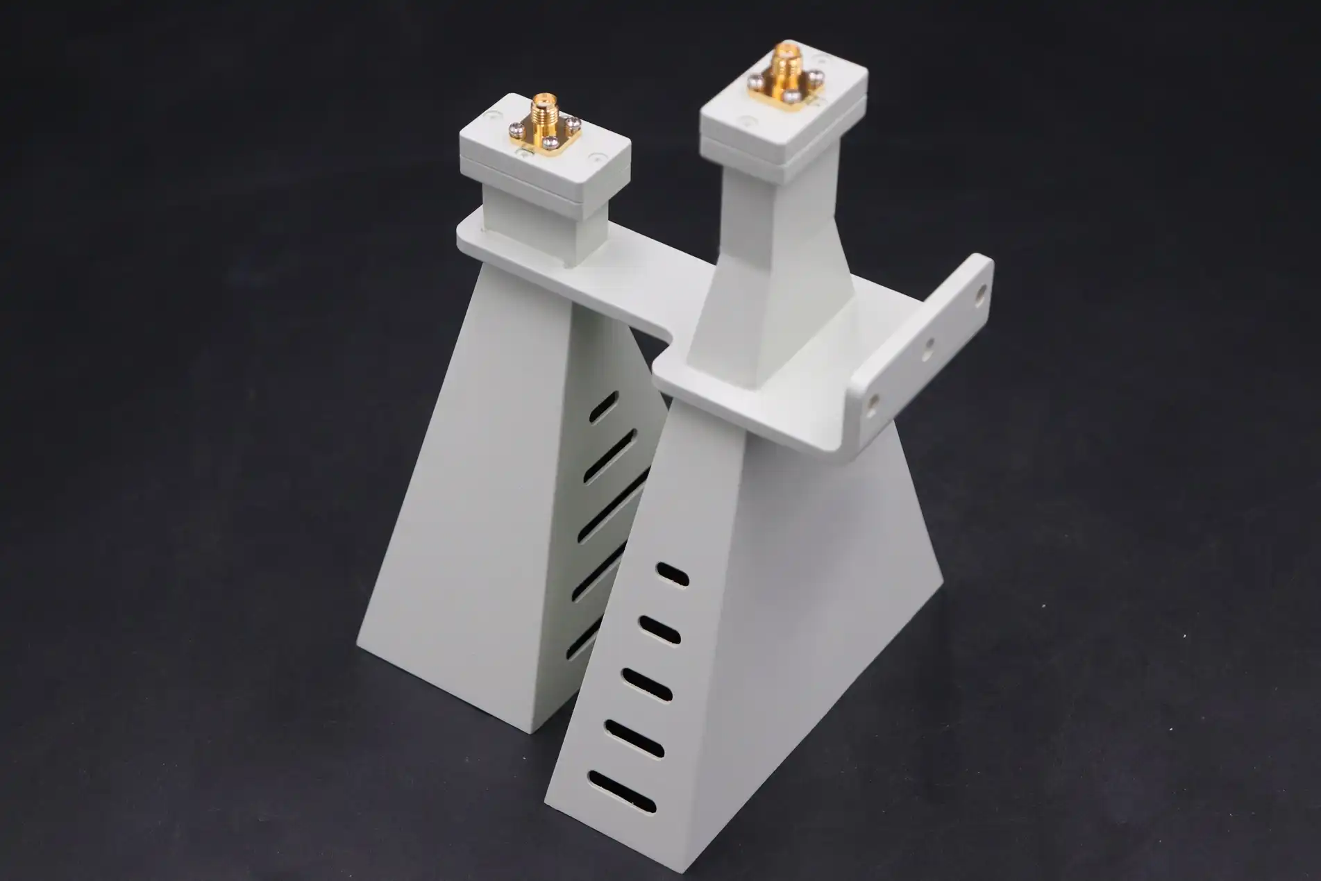 Low Side Lobe Diagonal Linear Polarization Horn Antenna Low Side Lobe Diagonal Linear Polarization Horn Antenna