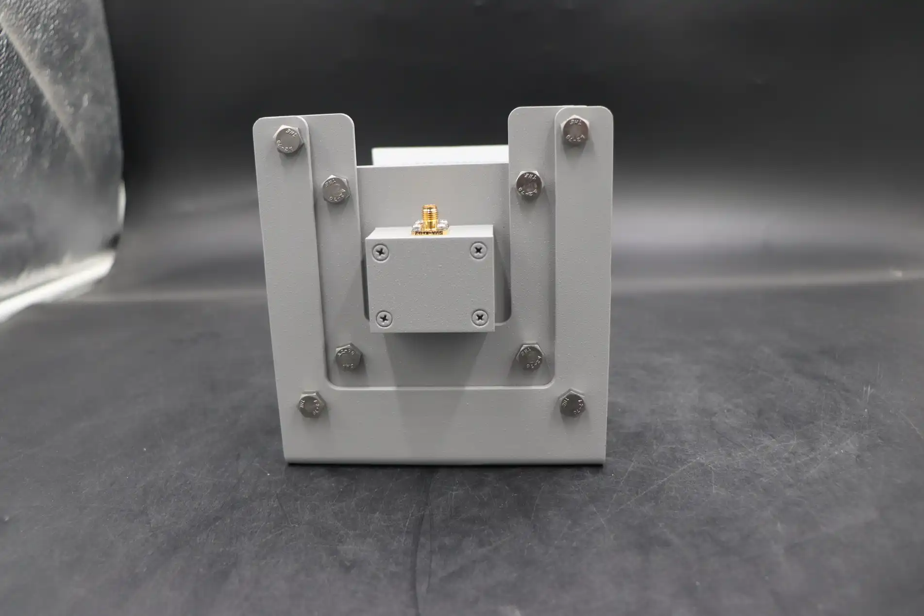 Ultra Double-ridged Horn Antenna Ultra Double-ridged Horn Antenna