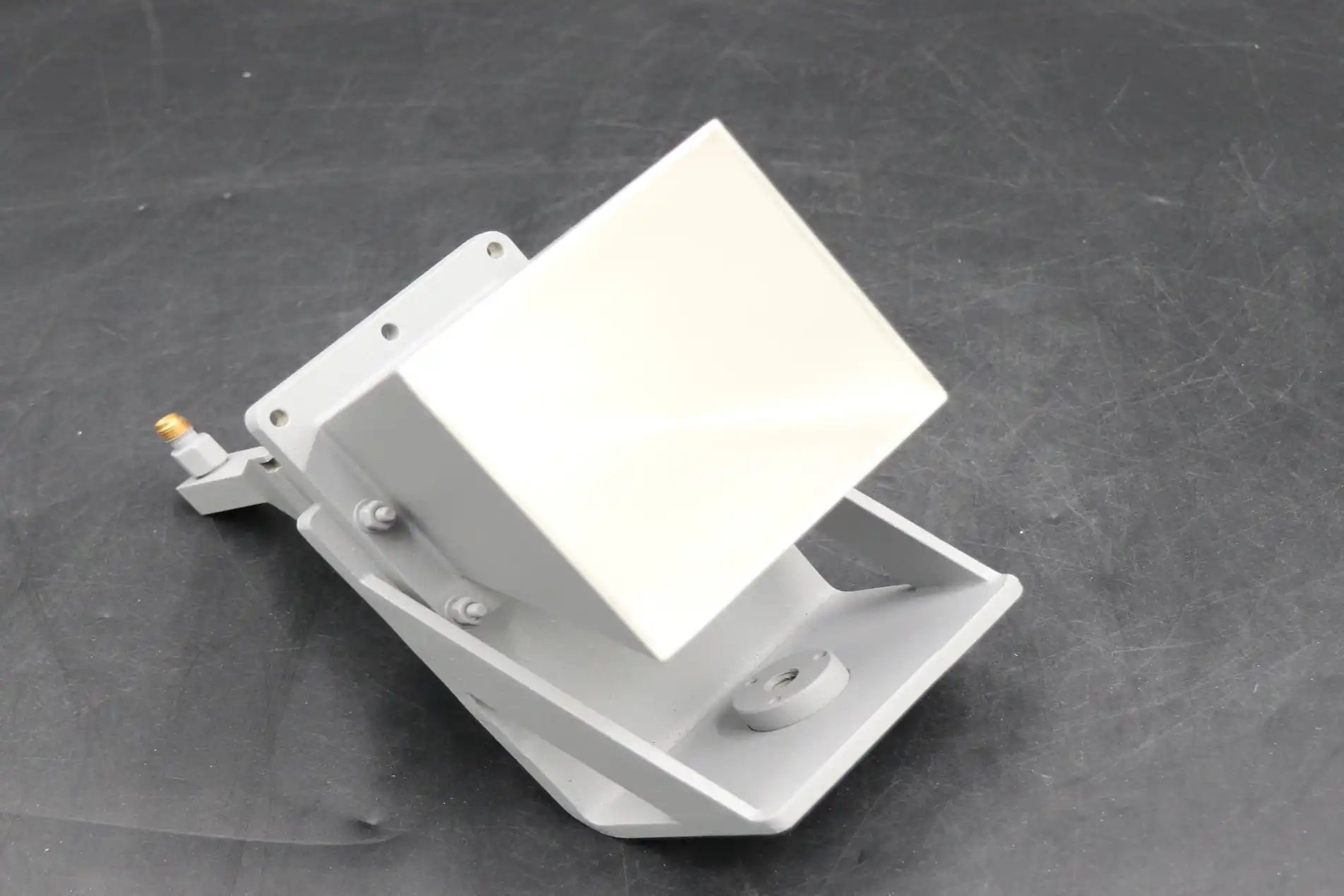 Wideband Double-ridged Horn Antenna Wideband Double-ridged Horn Antenna