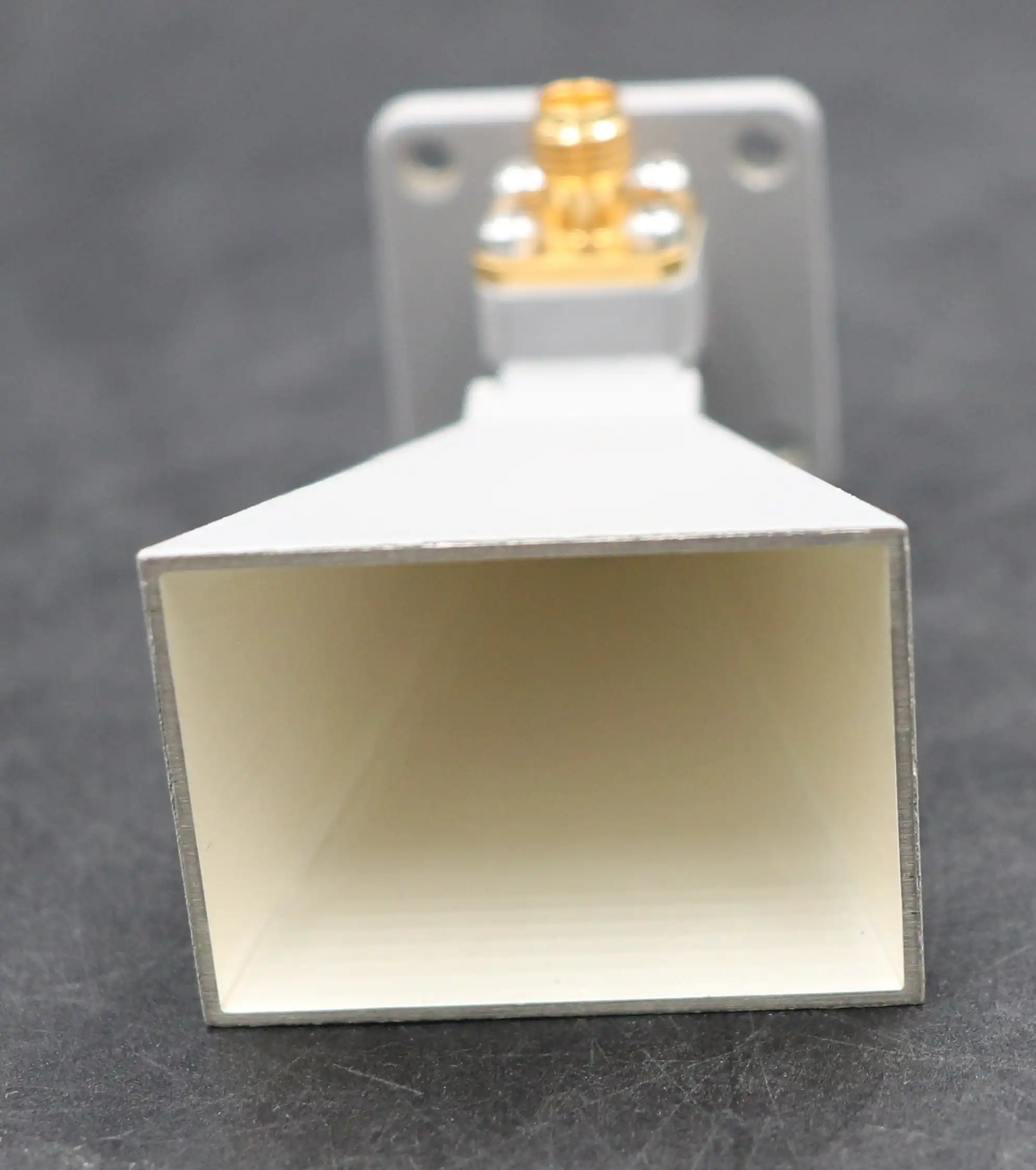 Pyramidal Linear Polarization Horn Antenna Pyramidal Linear Polarization Horn Antenna