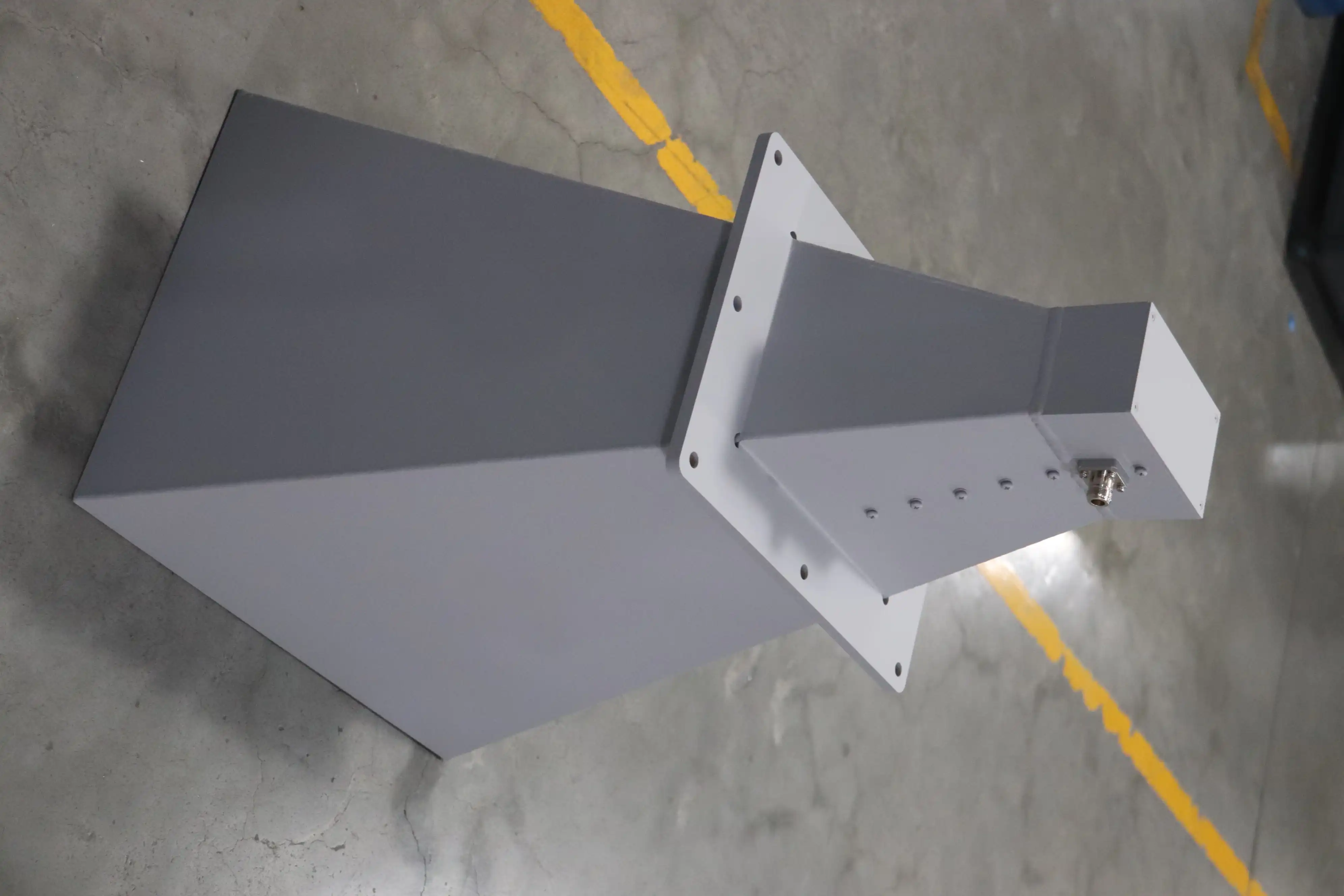 Wideband Double-ridged Horn Antenna Wideband Double-ridged Horn Antenna