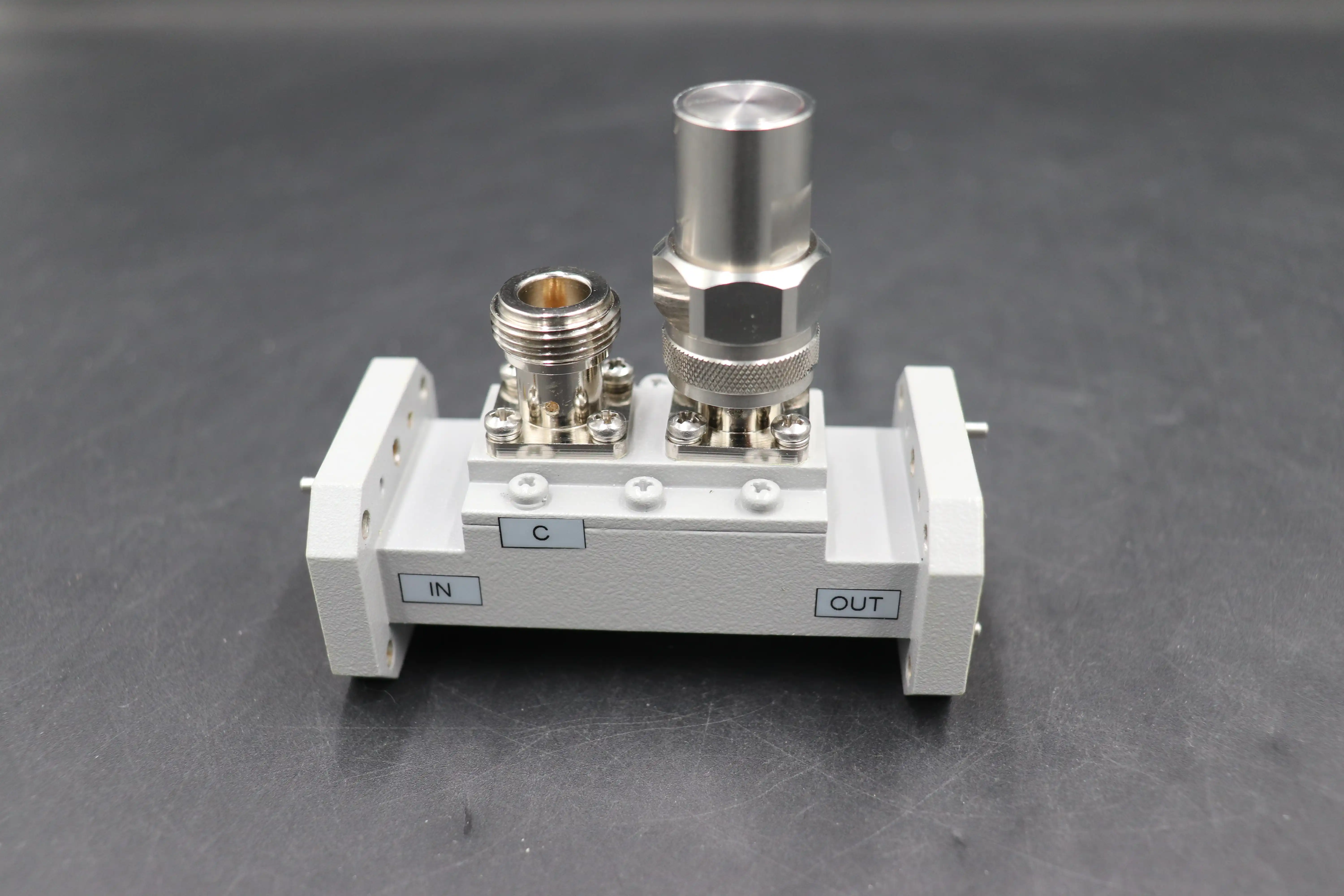 Double-Ridged Waveguide Loop Coupler