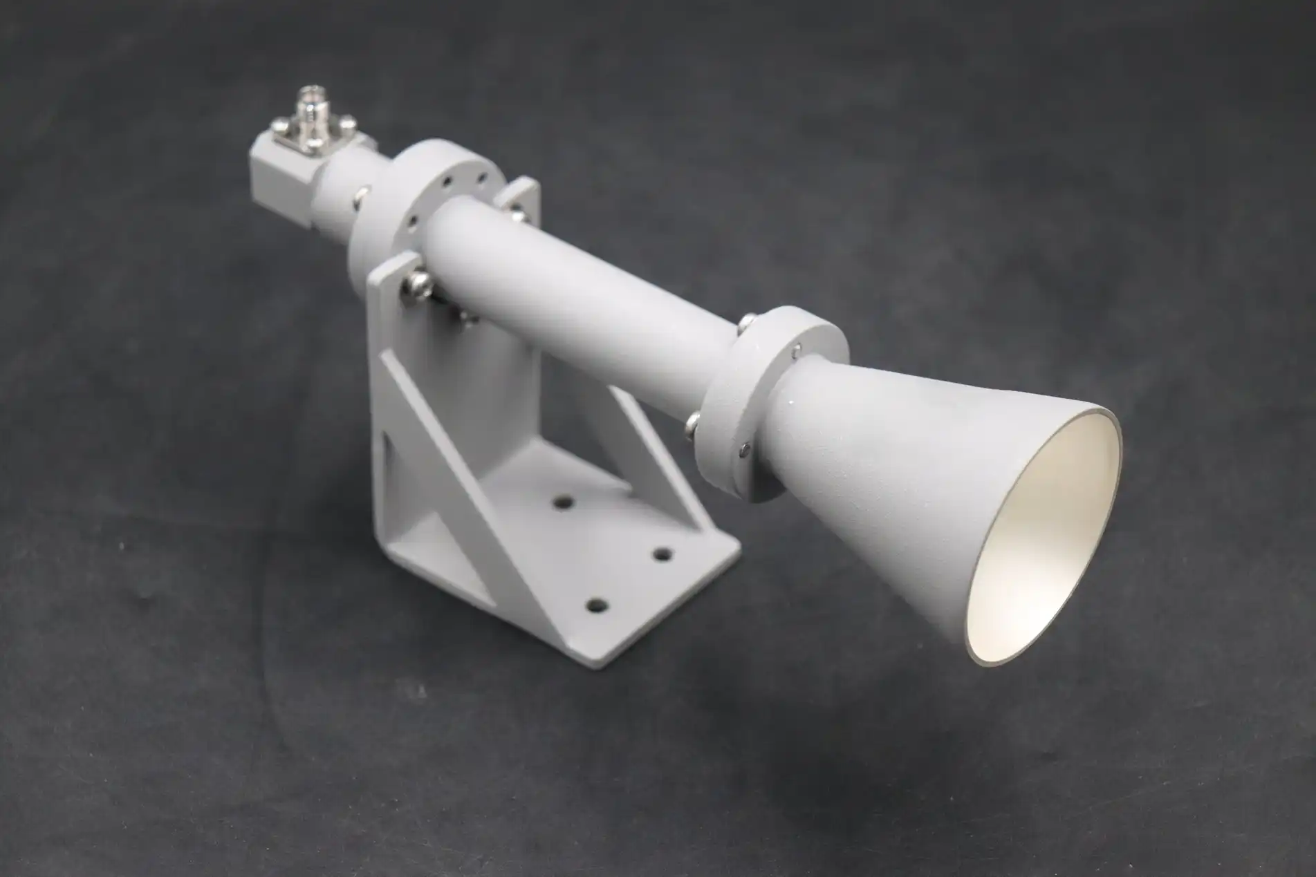 Dual Linear Broadband Circular Polarization Horn Antenna