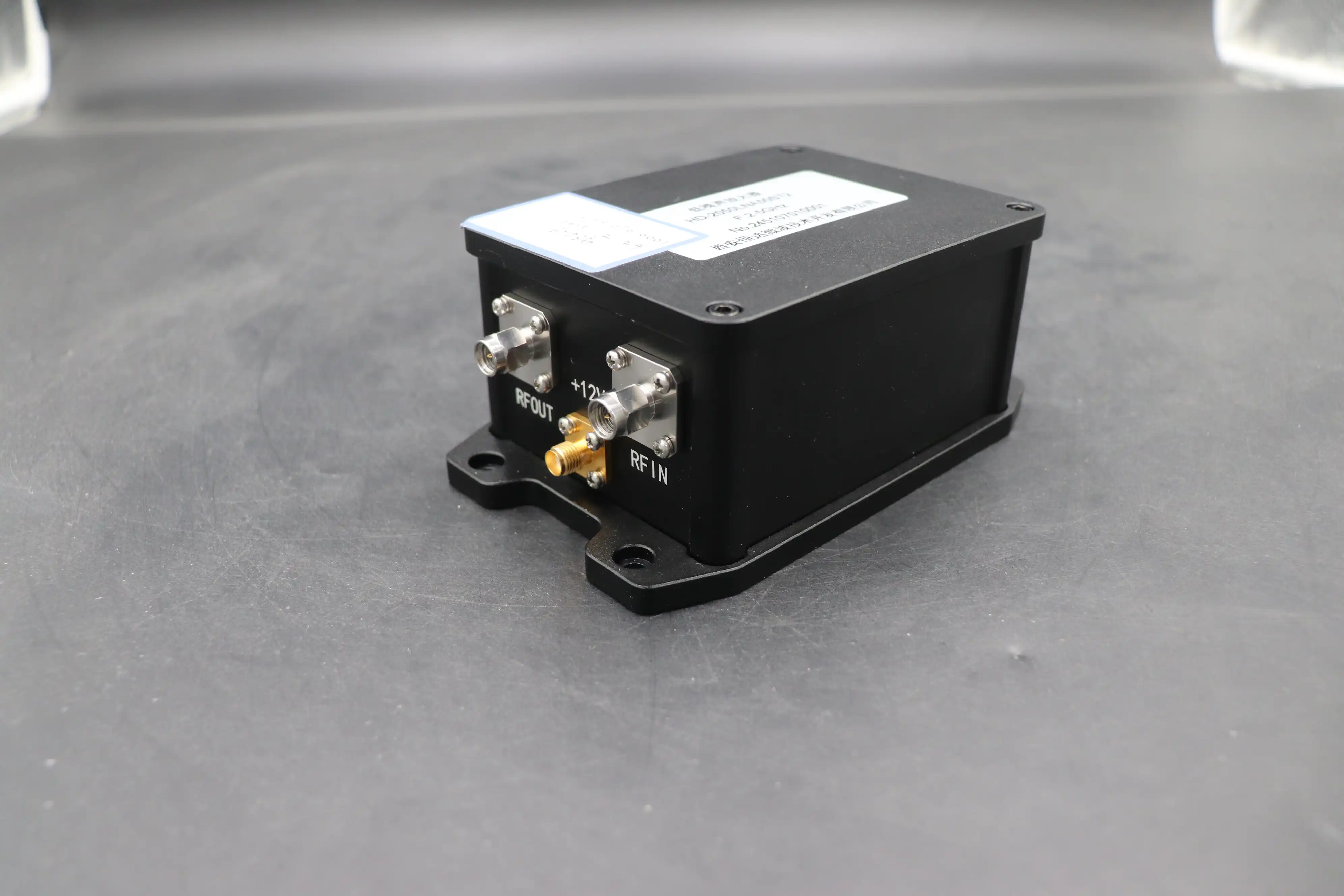 low phase noise amplifier