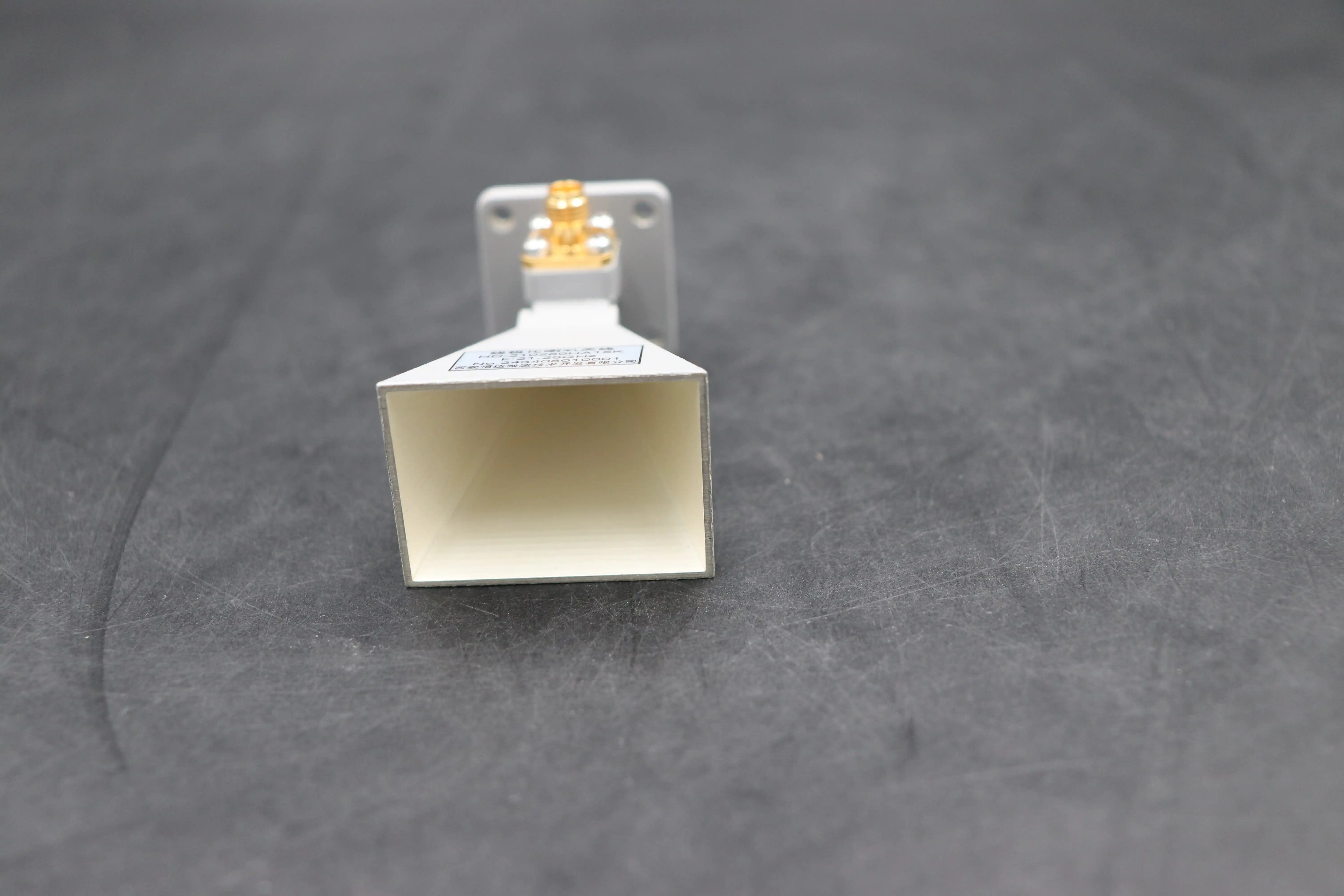 Pyramidal Linear Polarization Horn Antenna Pyramidal Linear Polarization Horn Antenna