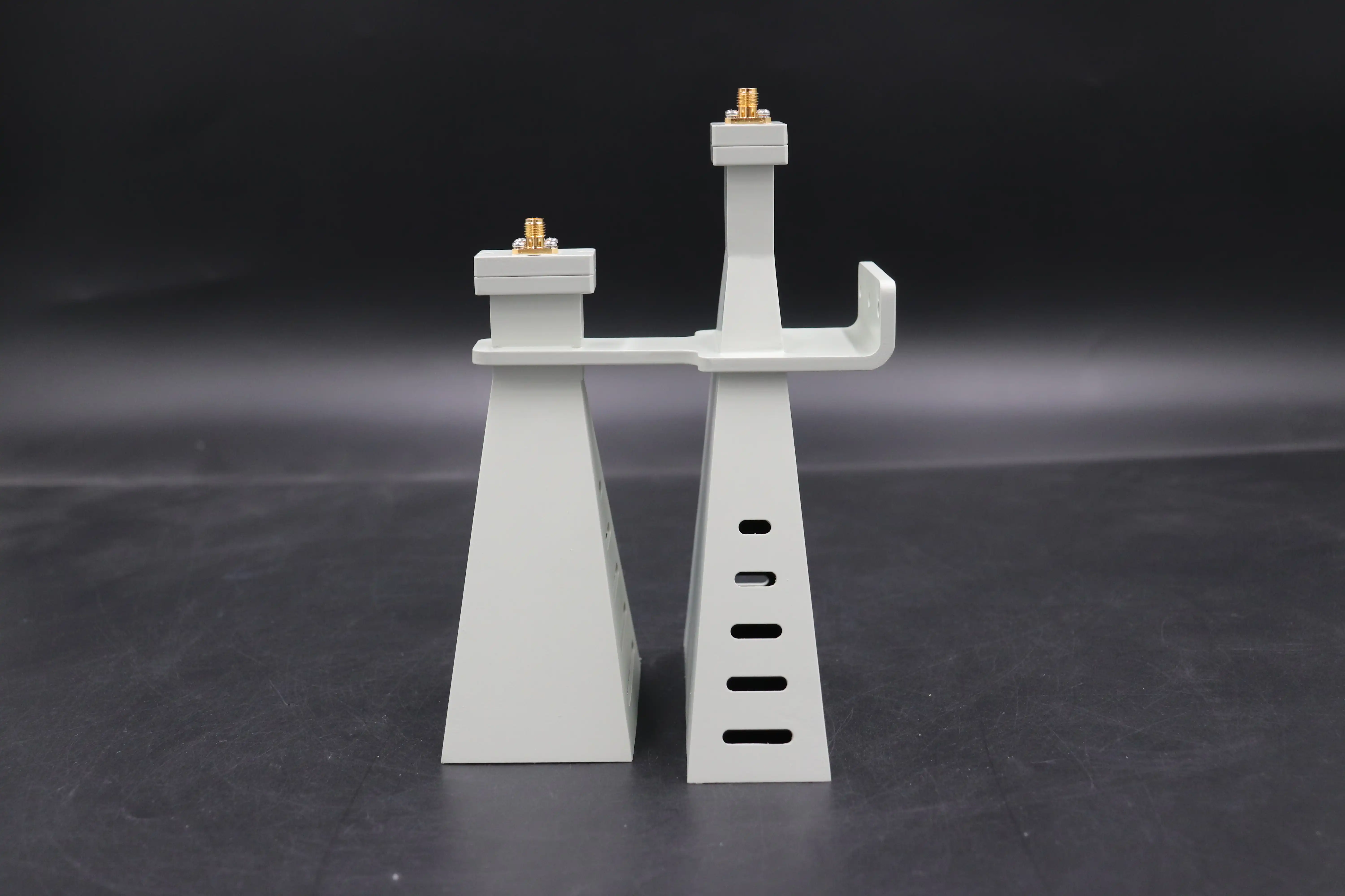Low Side Lobe Diagonal Linear Polarization Horn Antenna