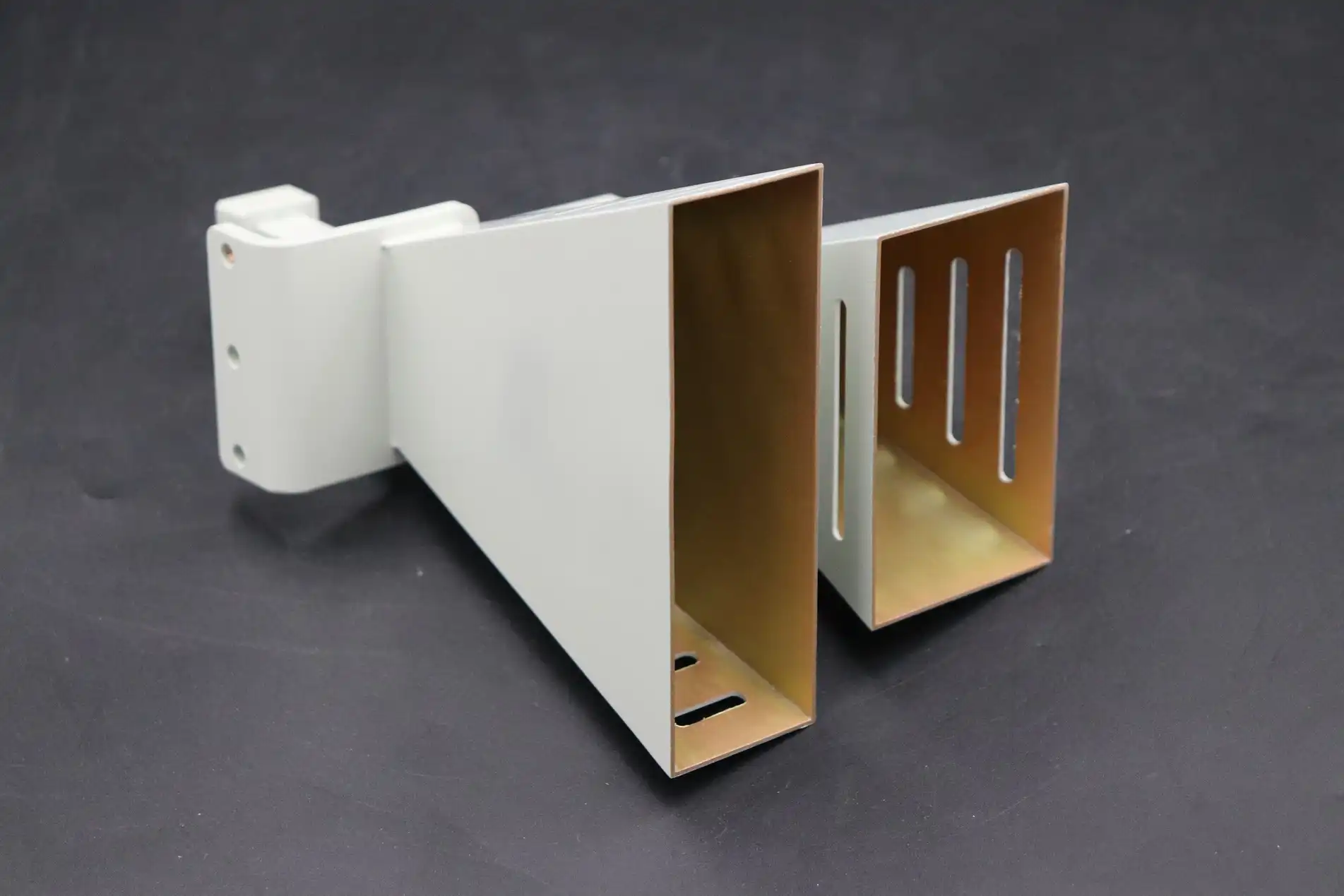 Low Side Lobe Diagonal Linear Polarization Horn Antenna Low Side Lobe Diagonal Linear Polarization Horn Antenna