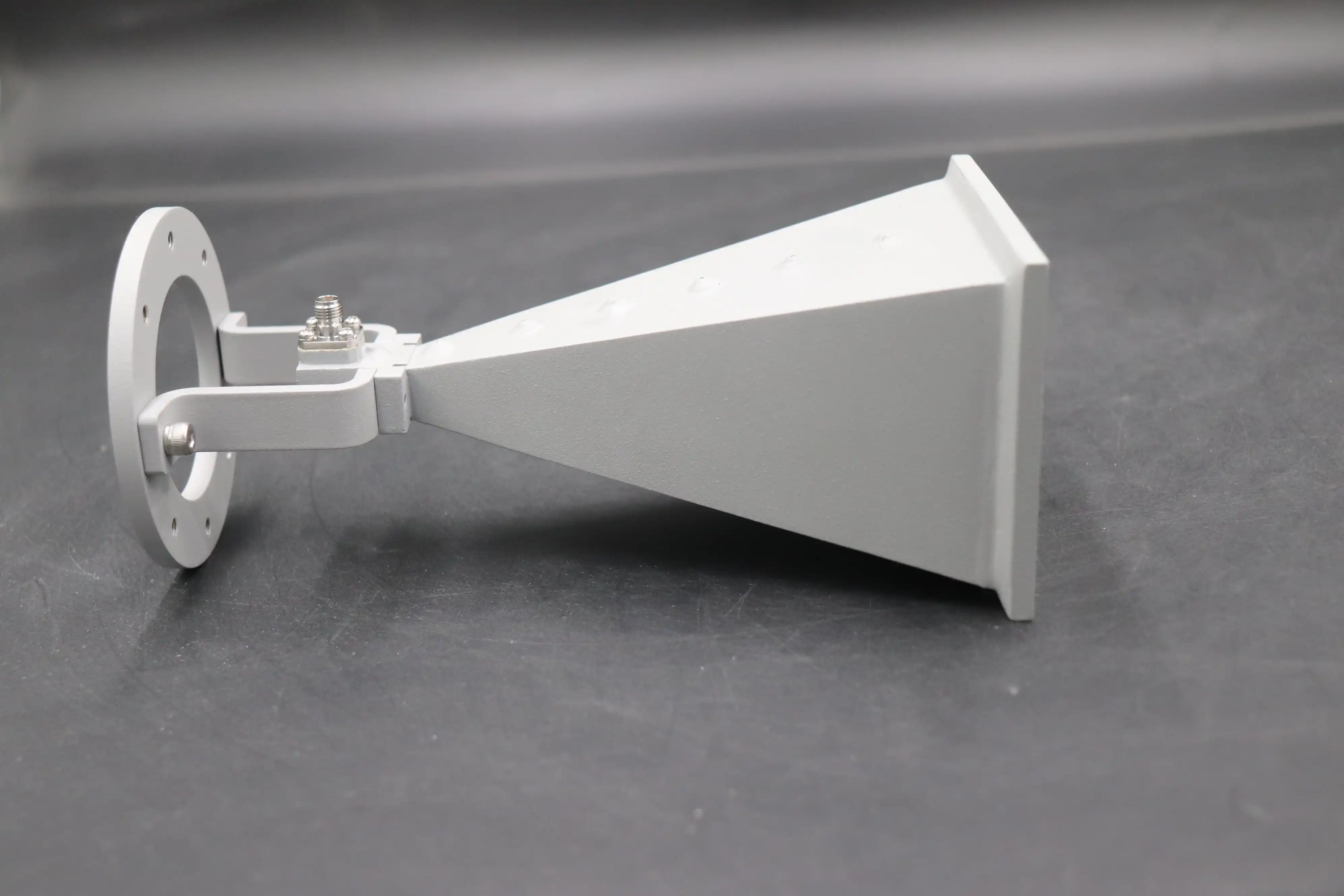 Wideband Double-ridged Horn Antenna Wideband Double-ridged Horn Antenna