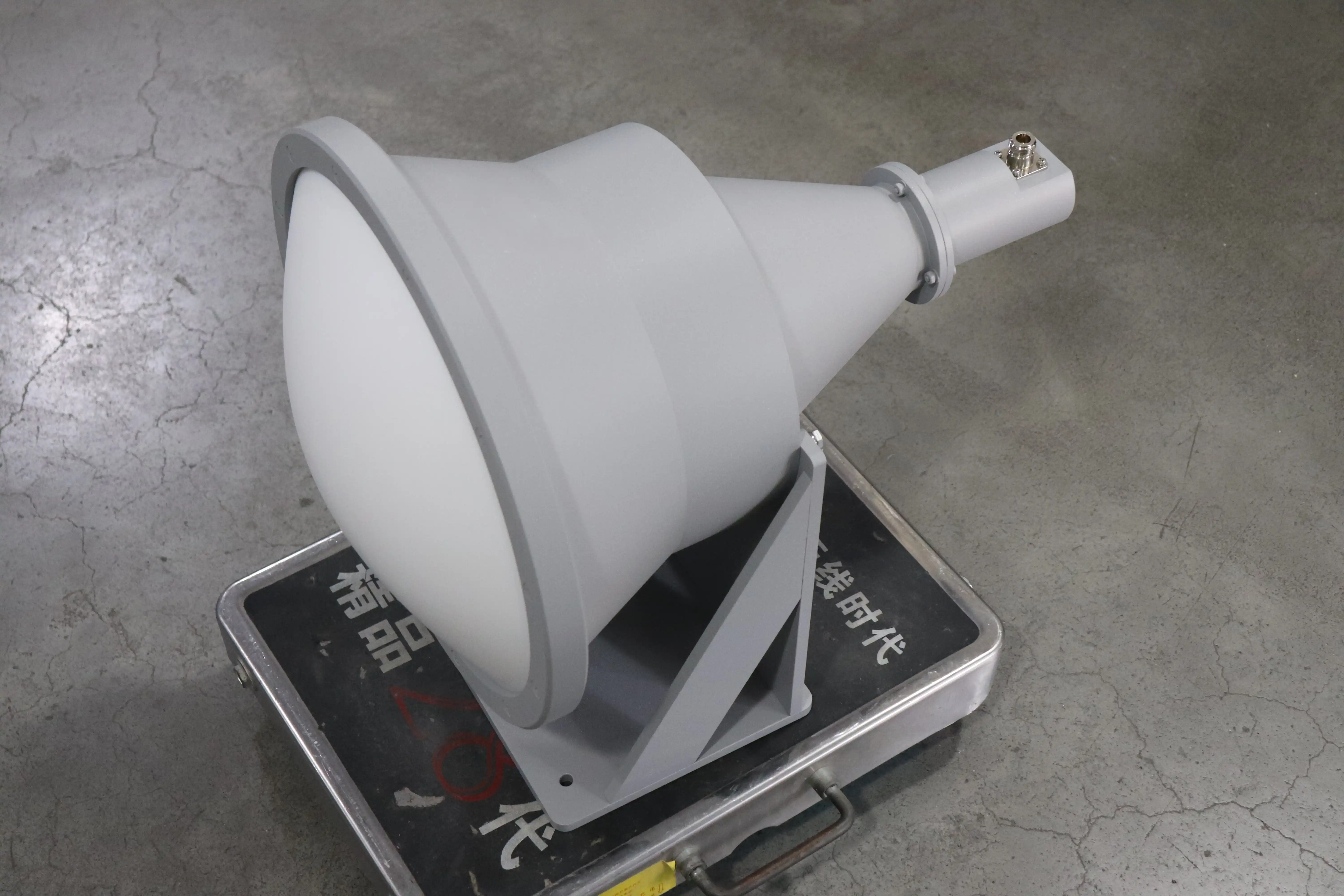 Point Focusing Horn Lens Antenna